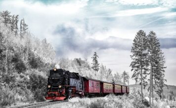 Ile jedzie pociąg z Warszawy do Krakowa?