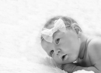 Co zabrać niemowlakowi na basen?